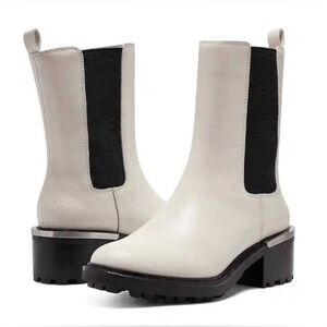 NEW Vince Camuto Women’s Kourtly Cream Leather Chelsea Boots Size 9M